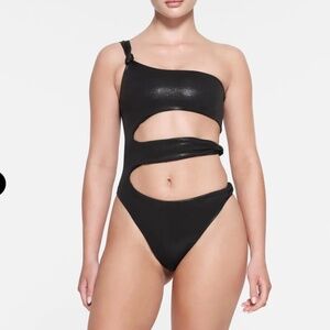 SKIMS  Liquid Shine Swim Knotted One Shoulder Monokini - Onyx
